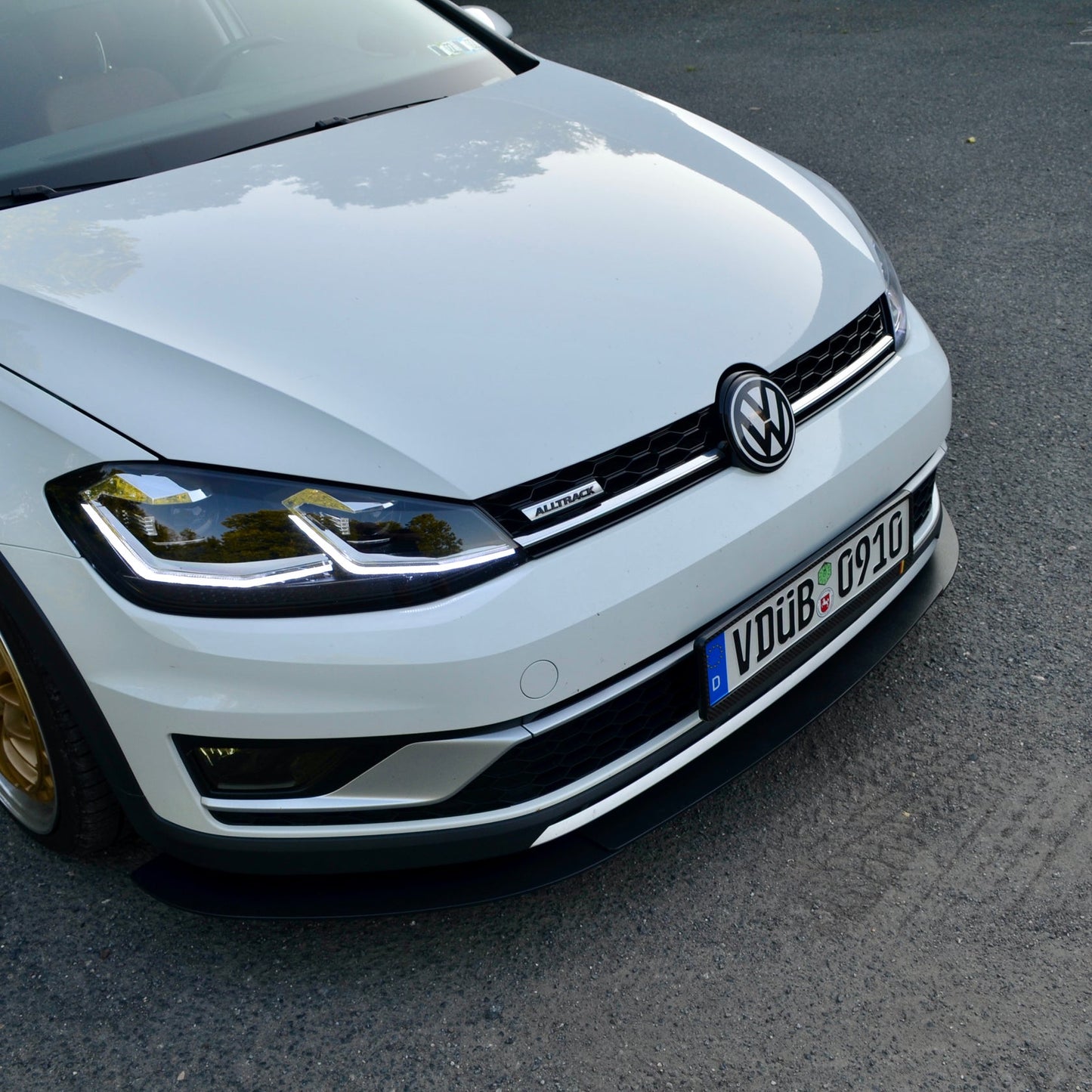 MK7 Facelift Alltrack Aero Kit: Lip, Skirts & Diffuser