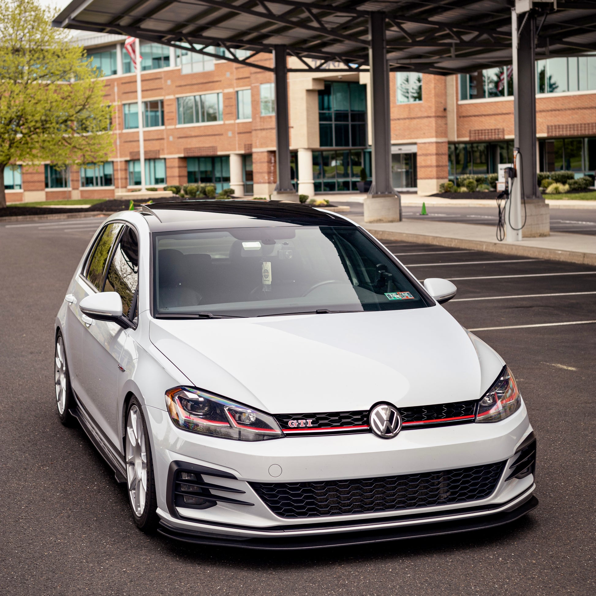 Front Splitter Lip MK7.5 GTI Golf 2018 2019 2020 2021 2022 Chassis Mounted skid plate
