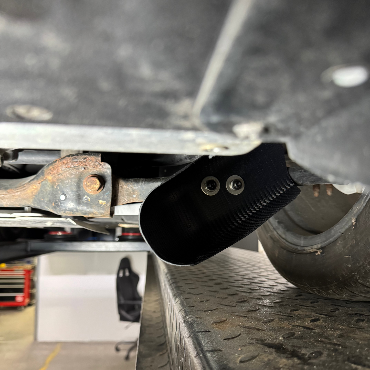 Carbon brake cooling duct / deflector (full kit w/brackets) - (Audi 8V & MK3 TTRS 8S)